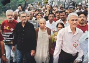 दिसंबर 2013 में अंधविश्वास विरोधी कानून को एक अध्यादेश के जरिए लागू करने की घोषणा कर दी, जिस के लिए पिछले अठारह वर्षों से नरेंद्र दाभोलकर संघर्ष कर रहे थे। वे अपने भाषणों में अक्सर कहा भी करते थे कि यह कानून उनकी मौत के बाद ही बनेगा।