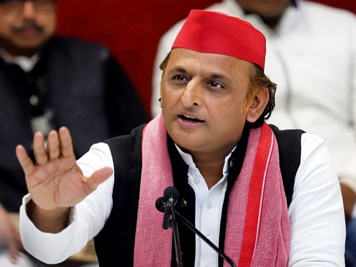 अब अखिलेश यादव ने चुनाव आयोग को घेरा