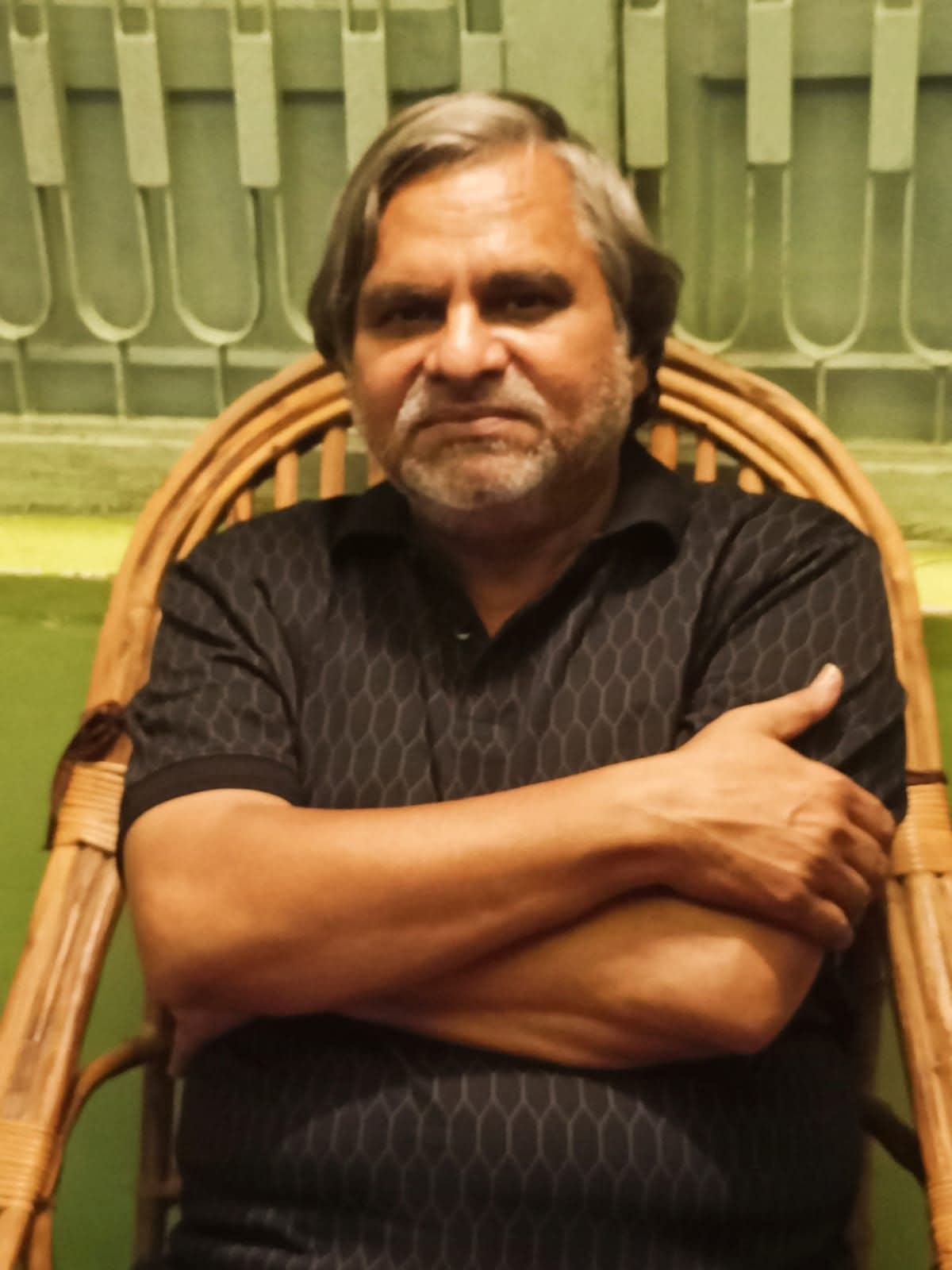 यश मालवीय का गीत- … नई खिड़कियां खोलें