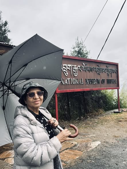 बारिश में बोलते मौन पर क्षण भर