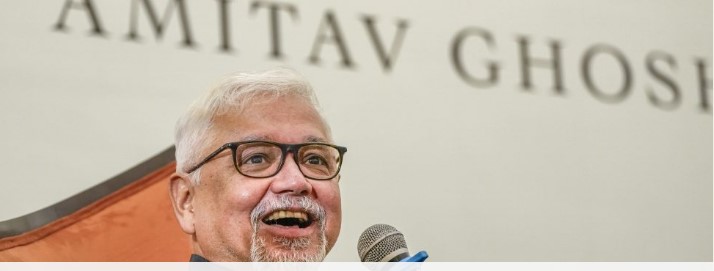 घोस्ट-आई में, अमिताव घोष पूछते हैं – क्या अतीत को फिर से हासिल करके ज़्यादा जलवायु अनुकूल भविष्य का रास्ता बनाया जा सकता है?